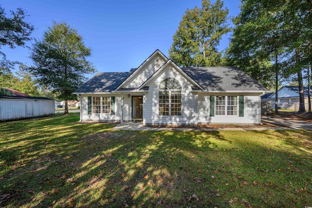 view of front of property with a front yard