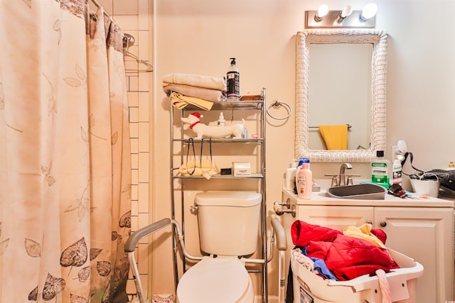 bathroom with a shower with curtain, toilet, and sink