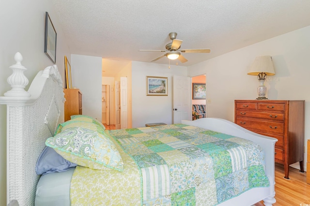 bedroom featuring a textured ceiling, hardwood / wood-style flooring, and ceiling fan