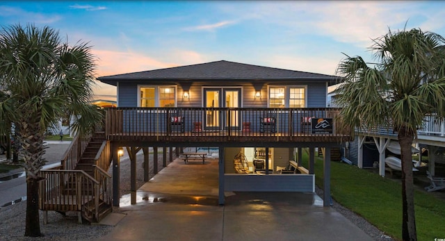 view of front of house featuring a patio and a yard