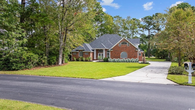 view of front facade featuring a front yard