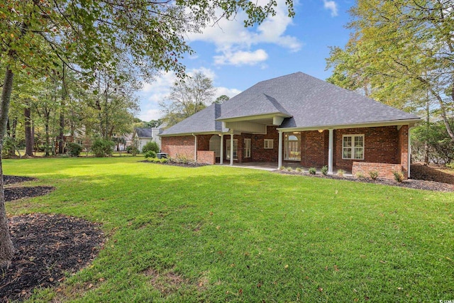 view of front facade with a front lawn