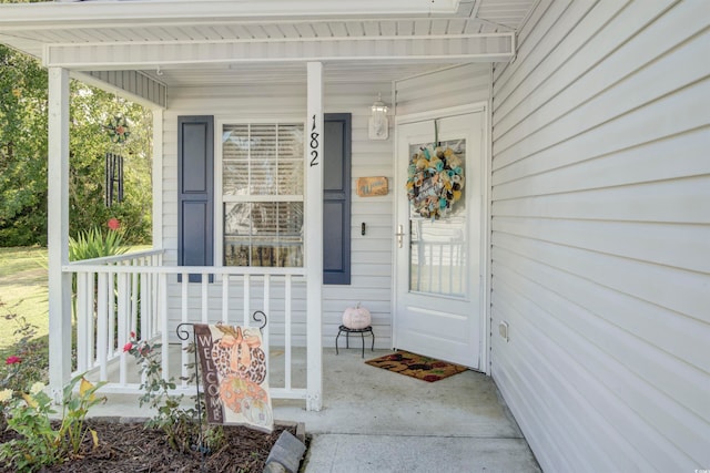 property entrance with covered porch