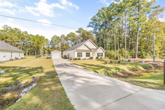 view of front of home featuring a front yard