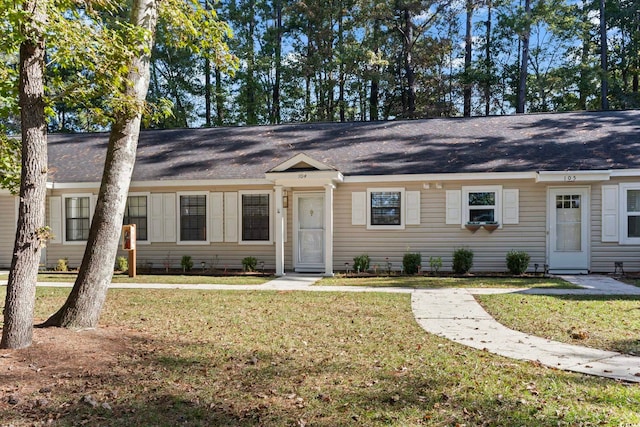 ranch-style house featuring a front lawn