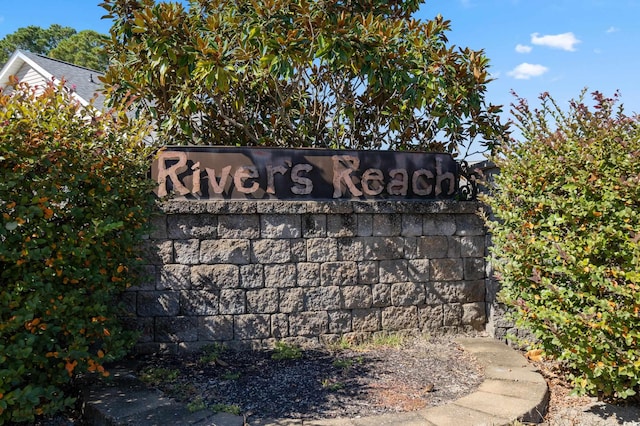 view of community / neighborhood sign