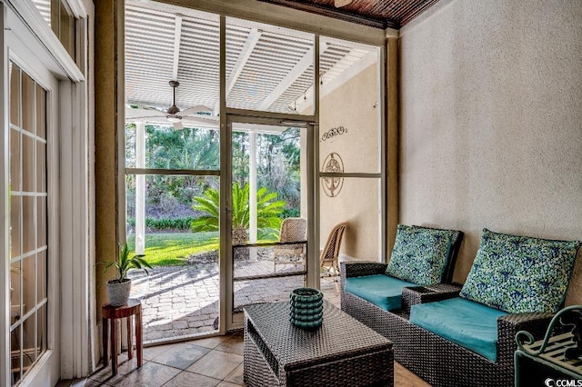 sunroom with ceiling fan