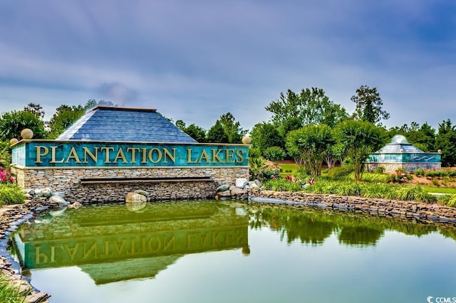 community sign featuring a water view