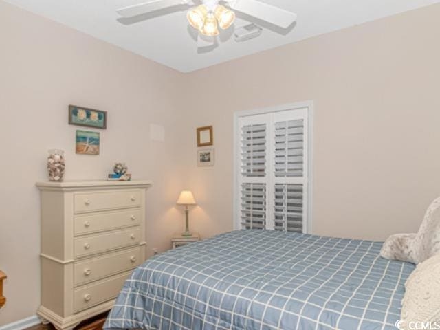 bedroom with ceiling fan