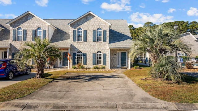 view of front of property with a front lawn