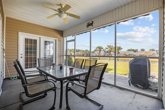 sunroom / solarium with ceiling fan