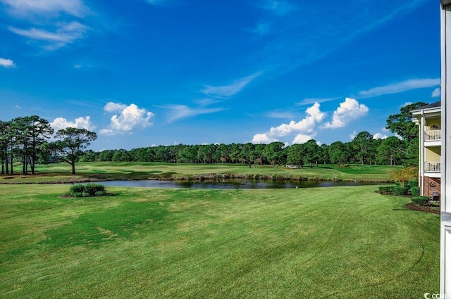 view of yard featuring a water view