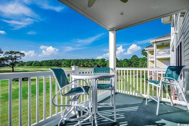 balcony featuring ceiling fan