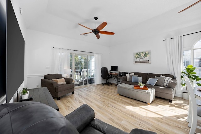 living room featuring light wood-style flooring and a ceiling fan