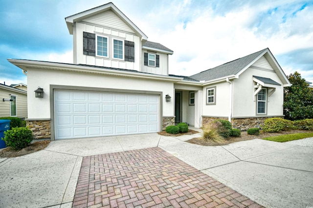 view of front facade featuring a garage