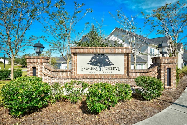 view of community / neighborhood sign