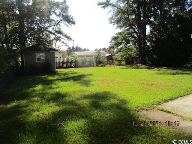 view of yard with a shed