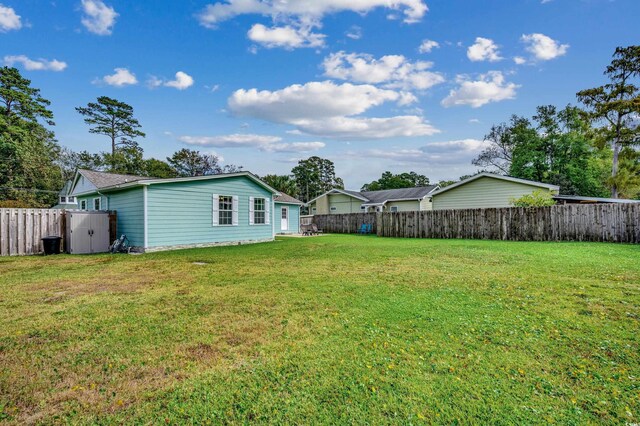 view of yard featuring a fenced backyard