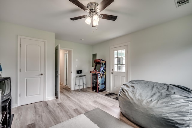 sitting room with light hardwood / wood-style flooring and ceiling fan