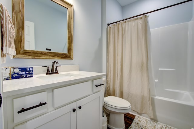 full bathroom featuring shower / bath combo with shower curtain, vanity, hardwood / wood-style floors, and toilet