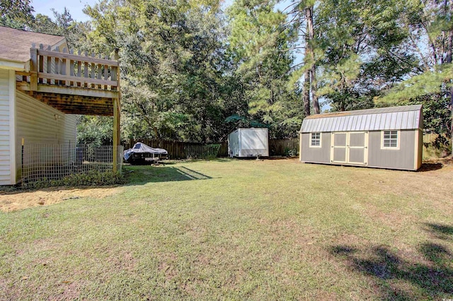 view of yard with a storage unit