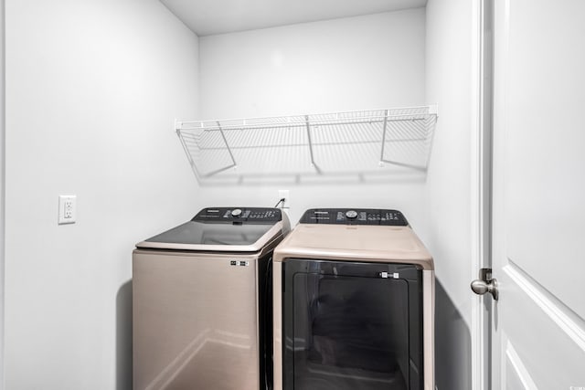 laundry room featuring washer and clothes dryer