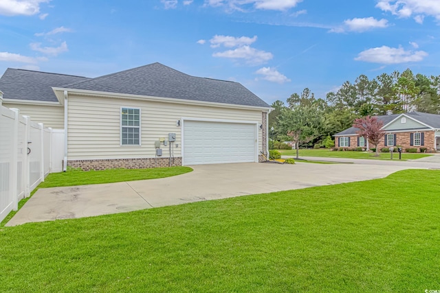 view of front facade featuring a garage and a front lawn