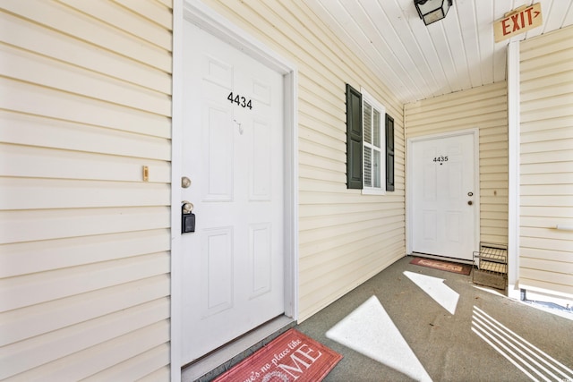 entrance to property featuring covered porch