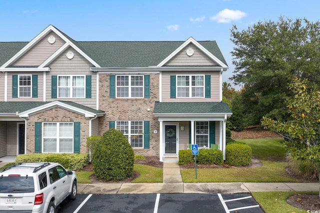 view of front facade with a front yard