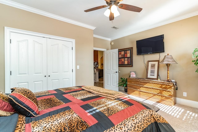 bedroom featuring a closet, ceiling fan, crown molding, and carpet flooring