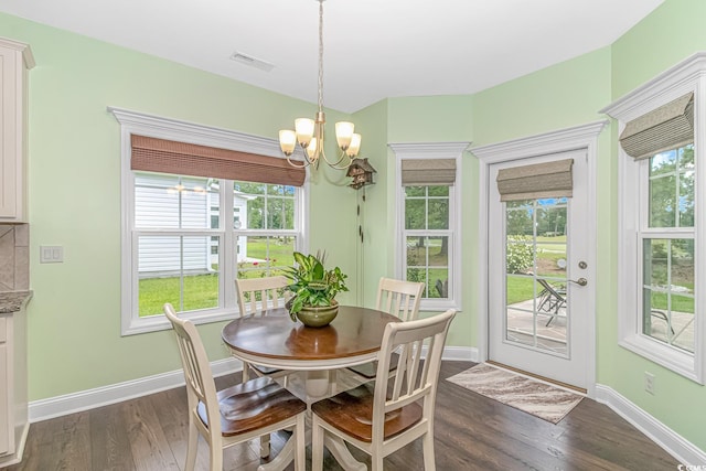 dining area featuring an inviting chandelier, dark wood-style floors, visible vents, and baseboards