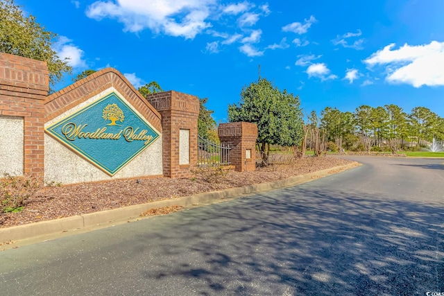 view of community / neighborhood sign