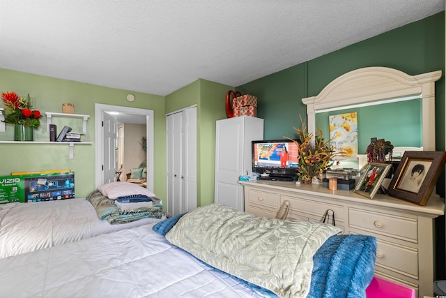 bedroom featuring a textured ceiling and a closet