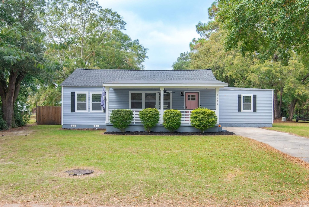 single story home featuring covered porch and a front lawn