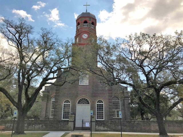 view of front of house