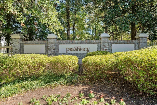 view of community / neighborhood sign