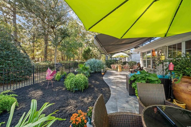 view of yard featuring a patio