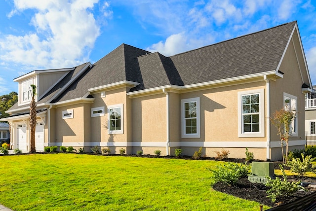 view of front of house featuring a garage and a front yard