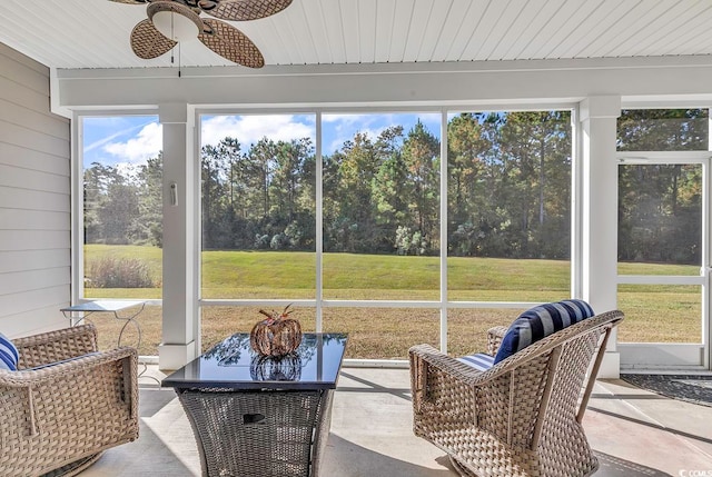 sunroom featuring ceiling fan