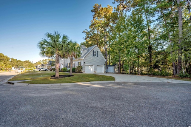 view of front of home featuring a front lawn and a garage