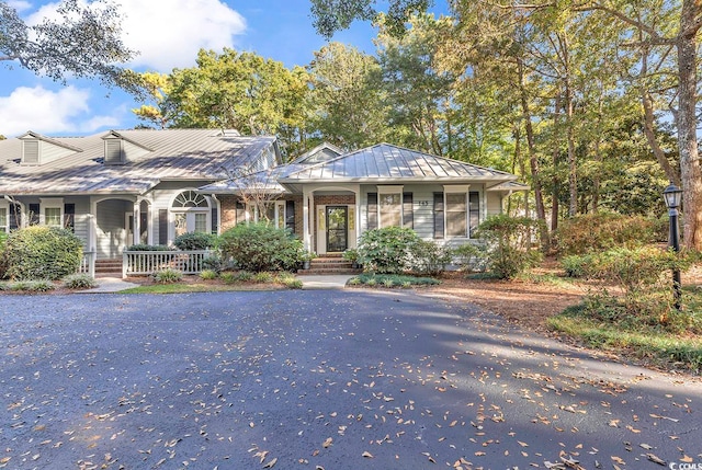 view of front of home with covered porch