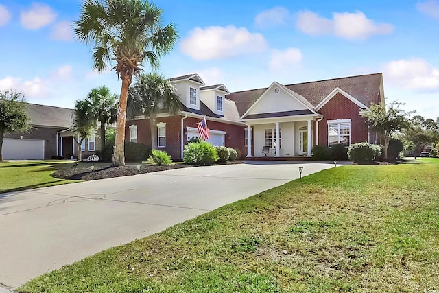 view of front of property featuring a front yard