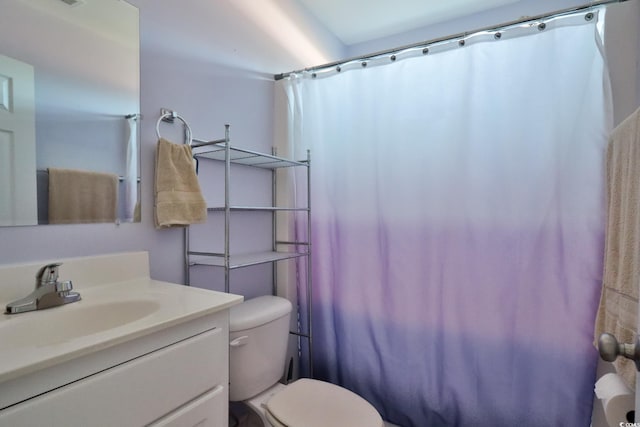 bathroom featuring a shower with curtain, vanity, and toilet