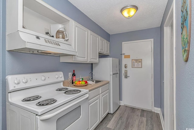 1207 S Ocean Blvd Unit 51408, Myrtle Beach, SC 29577 - kitchen with white appliances, a sink, light wood-style floors, a textured ceiling, and light countertops