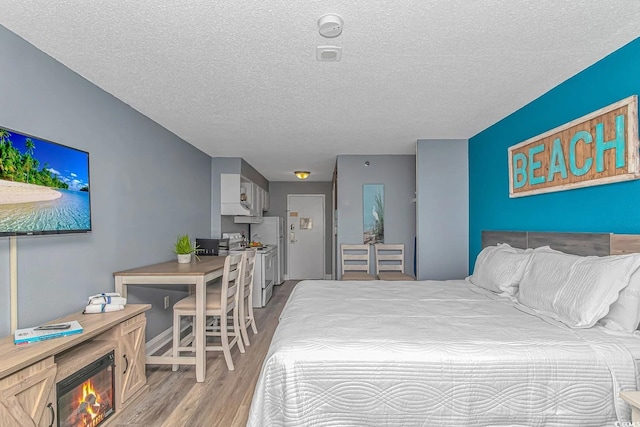 1207 S Ocean Blvd Unit 51408, Myrtle Beach, SC 29577 - bedroom featuring wood finished floors and a textured ceiling