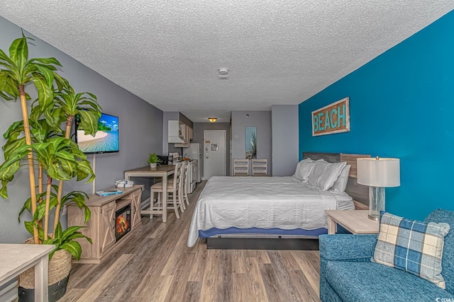 1207 S Ocean Blvd Unit 51408, Myrtle Beach, SC 29577 - bedroom with wood finished floors and a textured ceiling