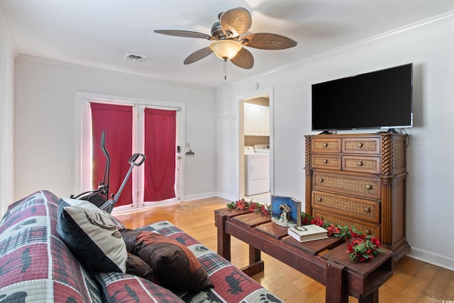 living room featuring crown molding, washer and clothes dryer, light hardwood / wood-style floors, and ceiling fan