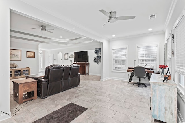 living room with visible vents, ornamental molding, recessed lighting, baseboards, and ceiling fan