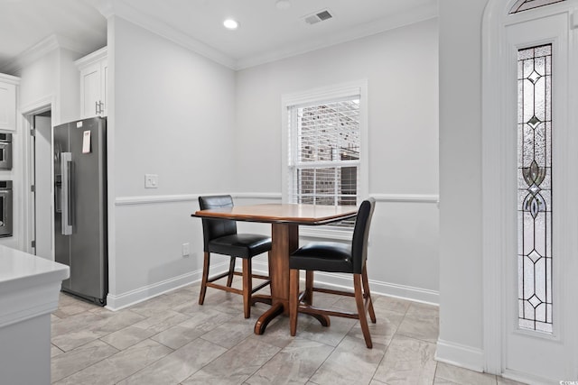 dining space with recessed lighting, visible vents, baseboards, and ornamental molding