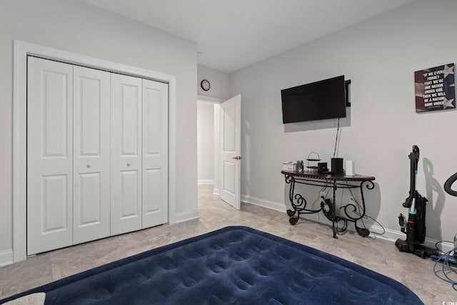 bedroom featuring a closet and baseboards